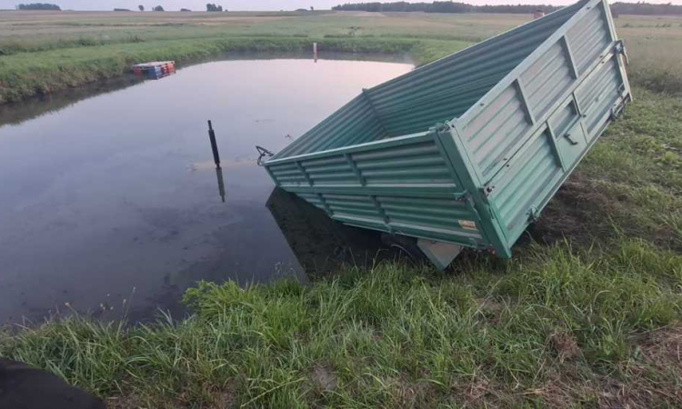 Tragedia podczas prac polowych. 55-latek utonął w stawie w Starej Kornicy