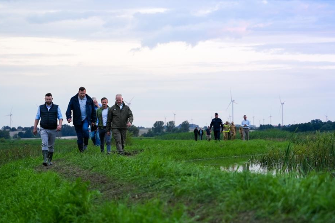 Minister Stefan Krajewski: tak jak mówiliśmy na spotkaniu z rolnikami - zdjęcia satelitarne mają sens. Zweryfikowaliśmy wielkość zalanych gruntów rolnych na Żuławach