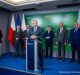 Minister Stefan Krajewski - Analizujemy sytuację na rynkach rolnych i reagujemy na wszystkie sygnały