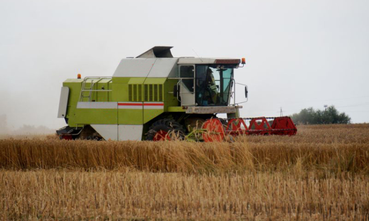 UE zatwierdza wsparcie dla rolników w związku z wysokimi cenami nawozów. Do Polski trafi ponad 66 mln euro